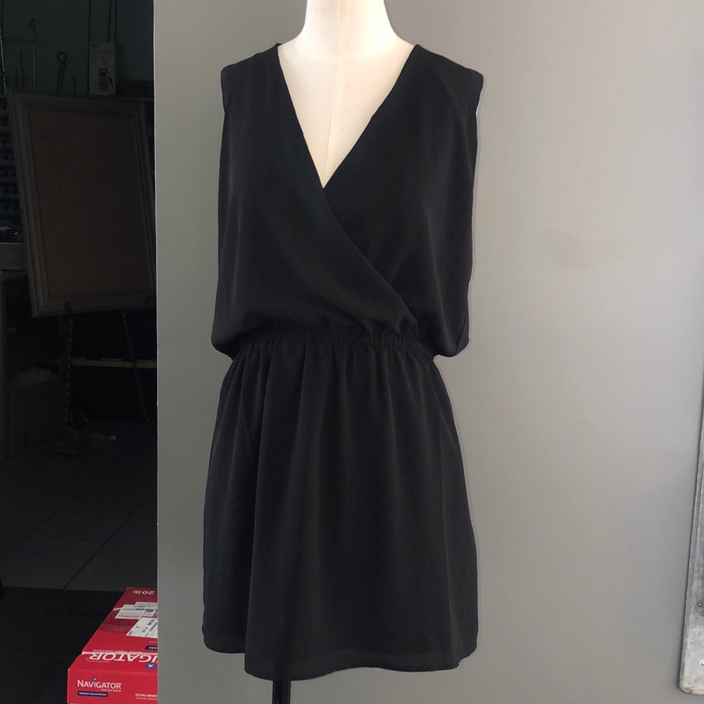 Super cute sleek black dress